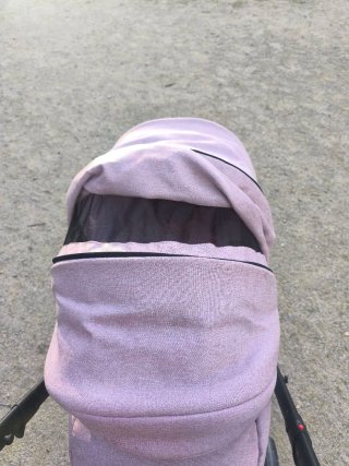 Carro de bebé rosa