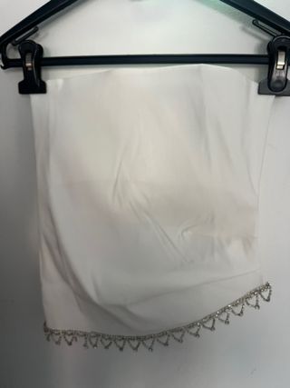Top blanco con pedrería