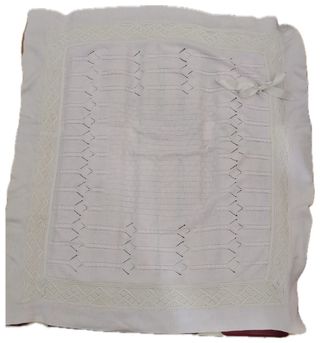 Toca de bebé de punto blanco