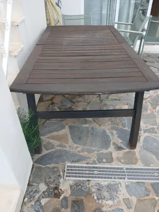 Mesa de madera exterior