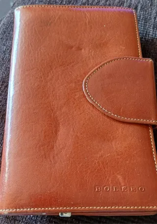 Bolso de mano de cuero marrón