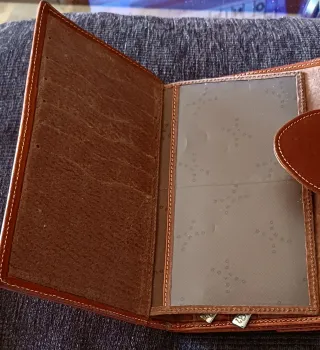 Bolso de mano de cuero marrón