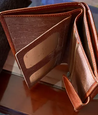 Bolso de mano de cuero marrón