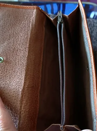 Bolso de mano de cuero marrón