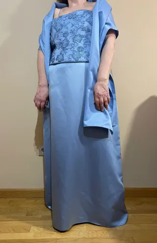 Vestido de fiesta azul con pedrería