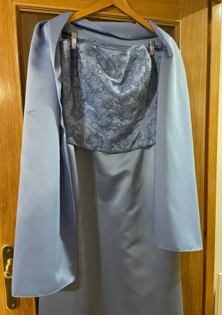 Vestido de fiesta azul con pedrería