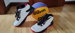 Zapatillas Baloncesto Boomerang Blancas y Rojas