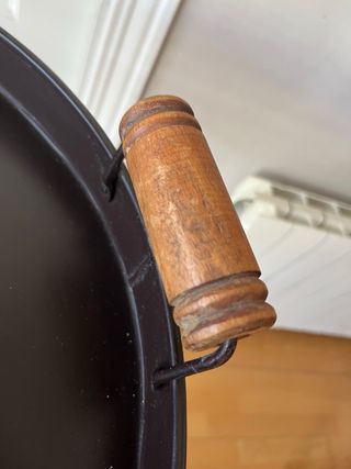 Mesa auxiliar plegable de hierro, con bandeja.