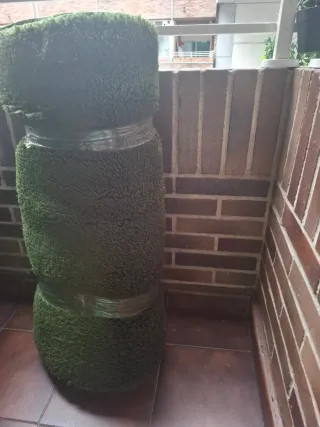 Alfombra de lana verde echa a mano