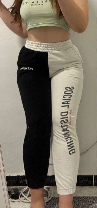 Pantalones de chándal blancos y negros