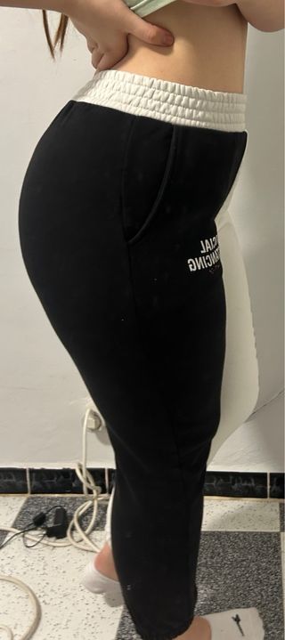 Pantalones de chándal blancos y negros