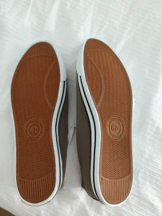 Zapatillas Lacoste Marrones y Blancas