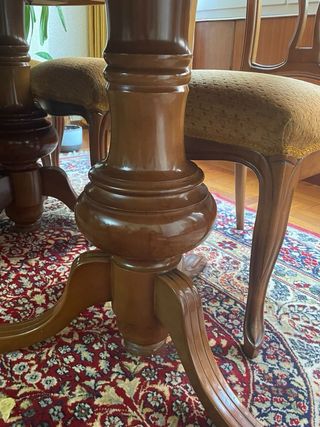 Mesa y sillas de comedor