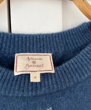 Jersey Sézane azul bordado flores