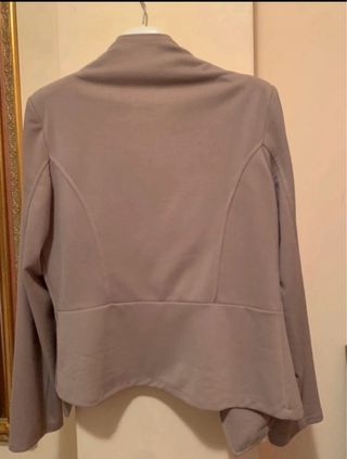 Giacca beige elegante con zip