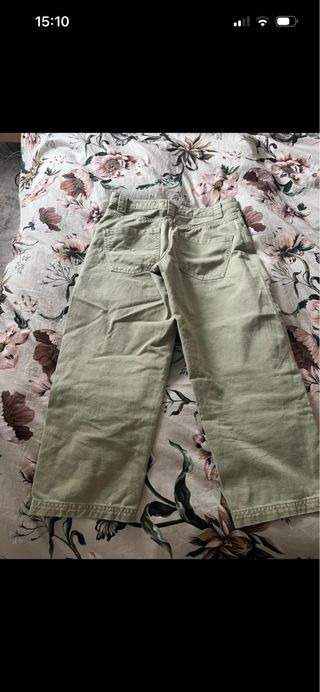 Pantalón verde ancho