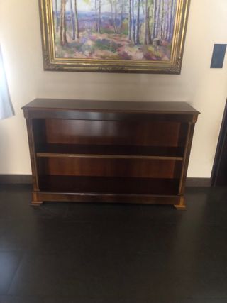 Mueble de madera marrón