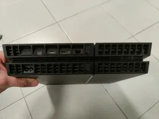 PS4 (PlayStation 4) Nera + 2 Controller + Giochi