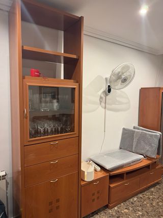 Mueble de salón con vitrina