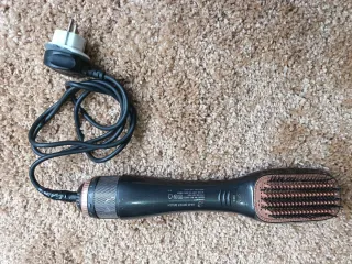 Cepillo Secador SHINEBEST Negro y Dorado