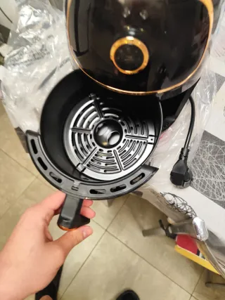 Freidora de aire Masterchef negra y dorada