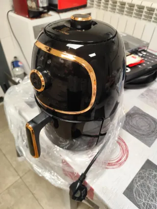 Freidora de aire Masterchef negra y dorada
