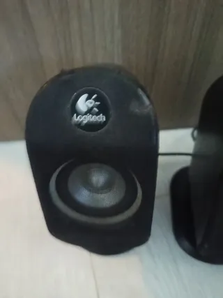 Altavoces 2.1 Logitech Negros