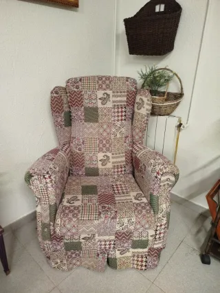 Sillón orejero patchwork recién tapizado