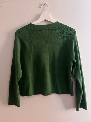 Cárdigan verde corta