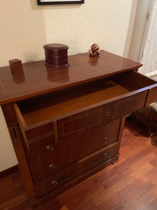 Cómoda clásica madera marquetería