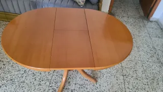 Mesa redonda de madera