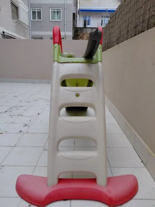 Tobogán infantil Smoby verde y rojo