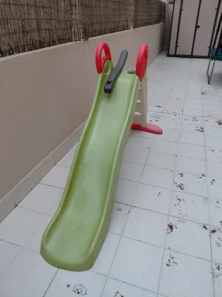 Tobogán infantil Smoby verde y rojo