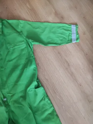 Mono verde talla 64 con reflectante.2 unidades 18€