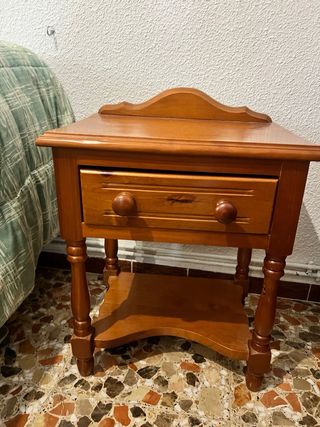 2 cabeceros madera maciza y mesilla