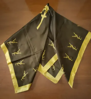 Foulard Yves Saint Laurent in seta vintage