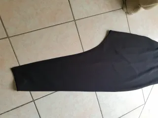 Abito elegante nero asimmetrico