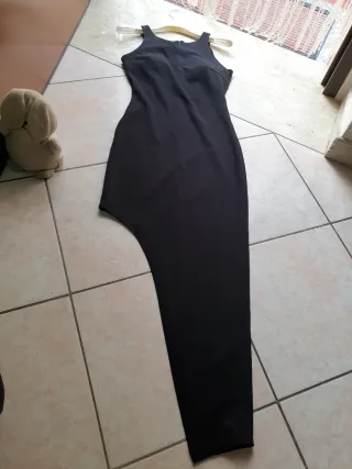 Abito elegante nero asimmetrico