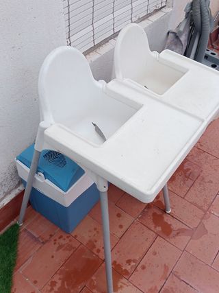 Trona para bebés 25€ las dos.