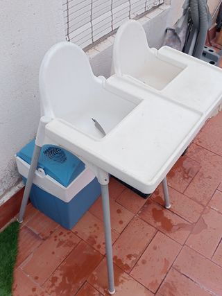 Trona para bebés 25€ las dos.