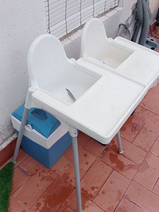 Trona para bebés 25€ las dos.