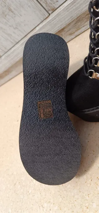 Botas de plataforma negras con cordones