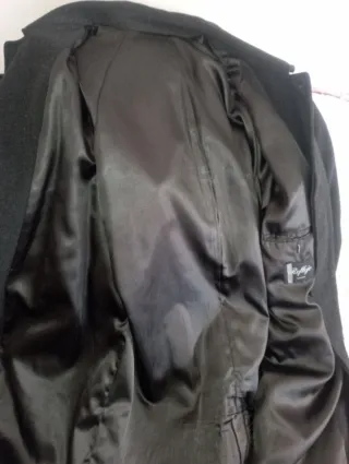 Elegante abrigo negro