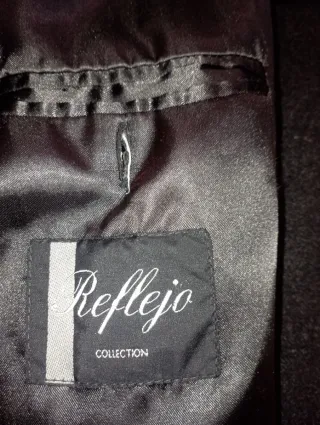 Elegante abrigo negro