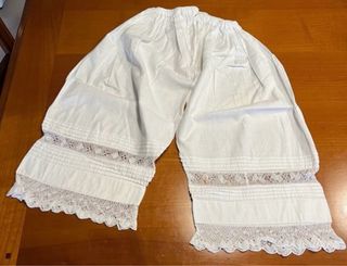 Falda Alicantina,  dis enaguas y pololos