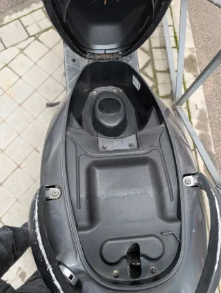 Sym HD 125 Evo Gris moto 125