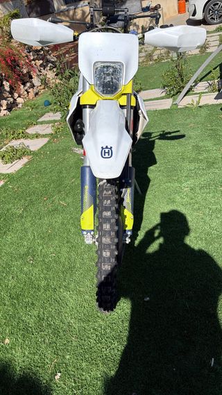 Husqvarna Enduro Moto Azul y Blanca