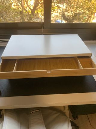 Soporte ordenador Ikea blanco con cajón