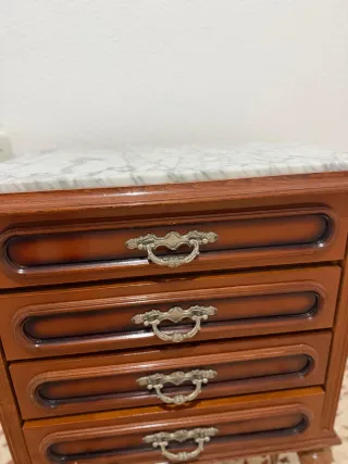 Mesita de noche de madera con mármol