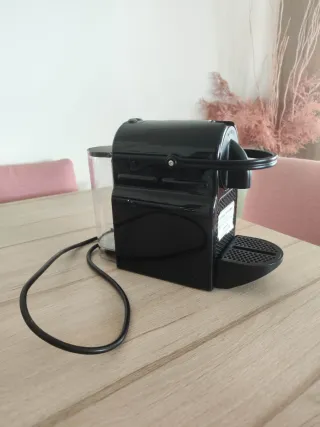 Cafetera Nespresso Delonghi y Aeroccino